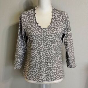 Peck & Peck Weekend blouse top Gray White Animal Print size Medium stretch